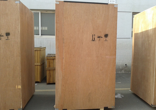 木箱是一种大型木箱，可以分为内框式、外框式